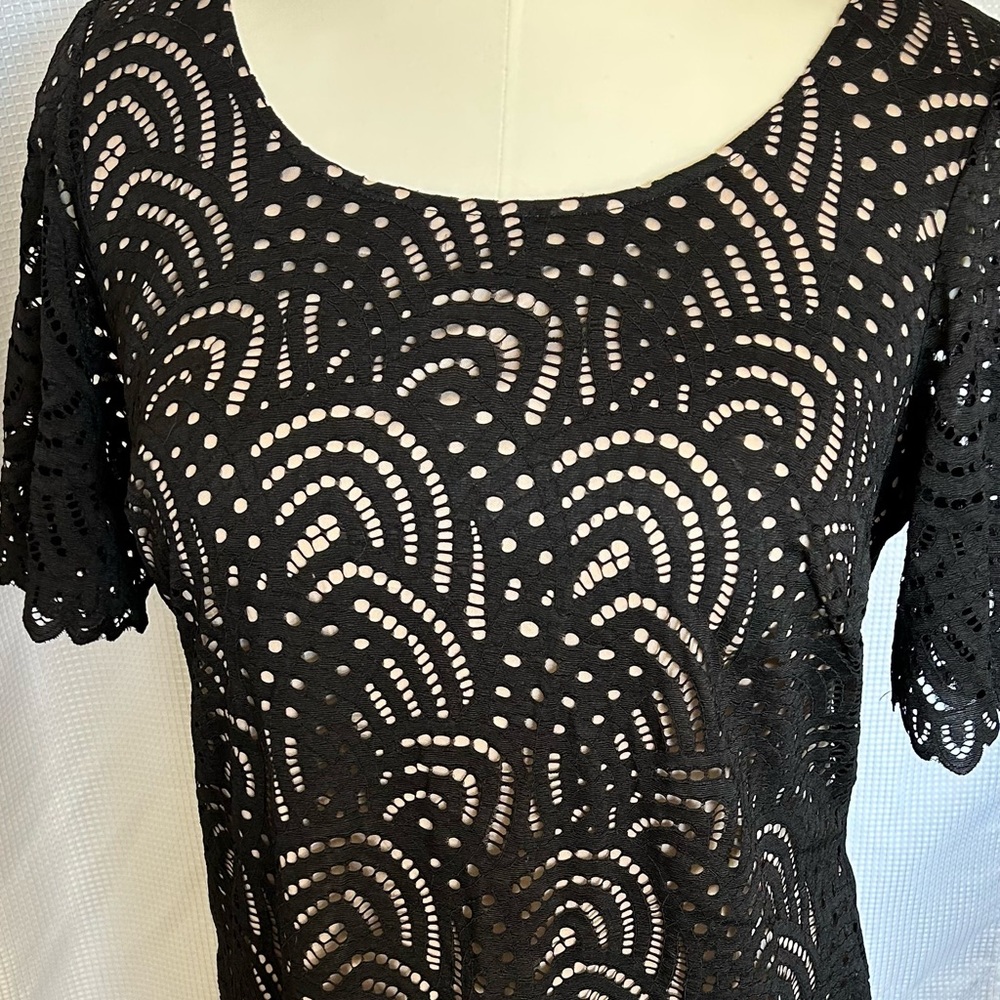 Ronni Nicole Elegant Black Dress with Cream Linner